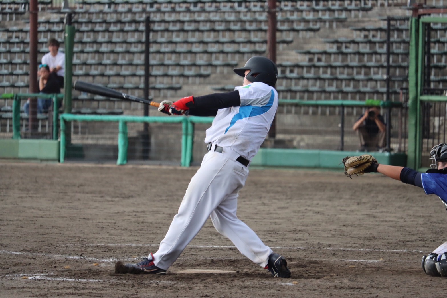 サヨナラ打を放った鈴木（悠）選手